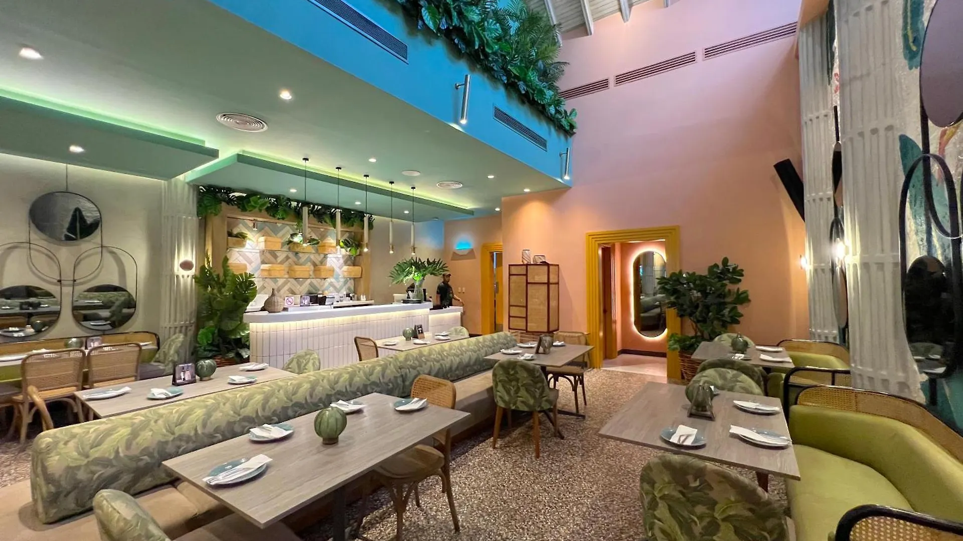 Vacation Suites With Rooftop Pool, Beach Club, Spa, Restaurants - Playa Los Corales Punta Cana 5*,