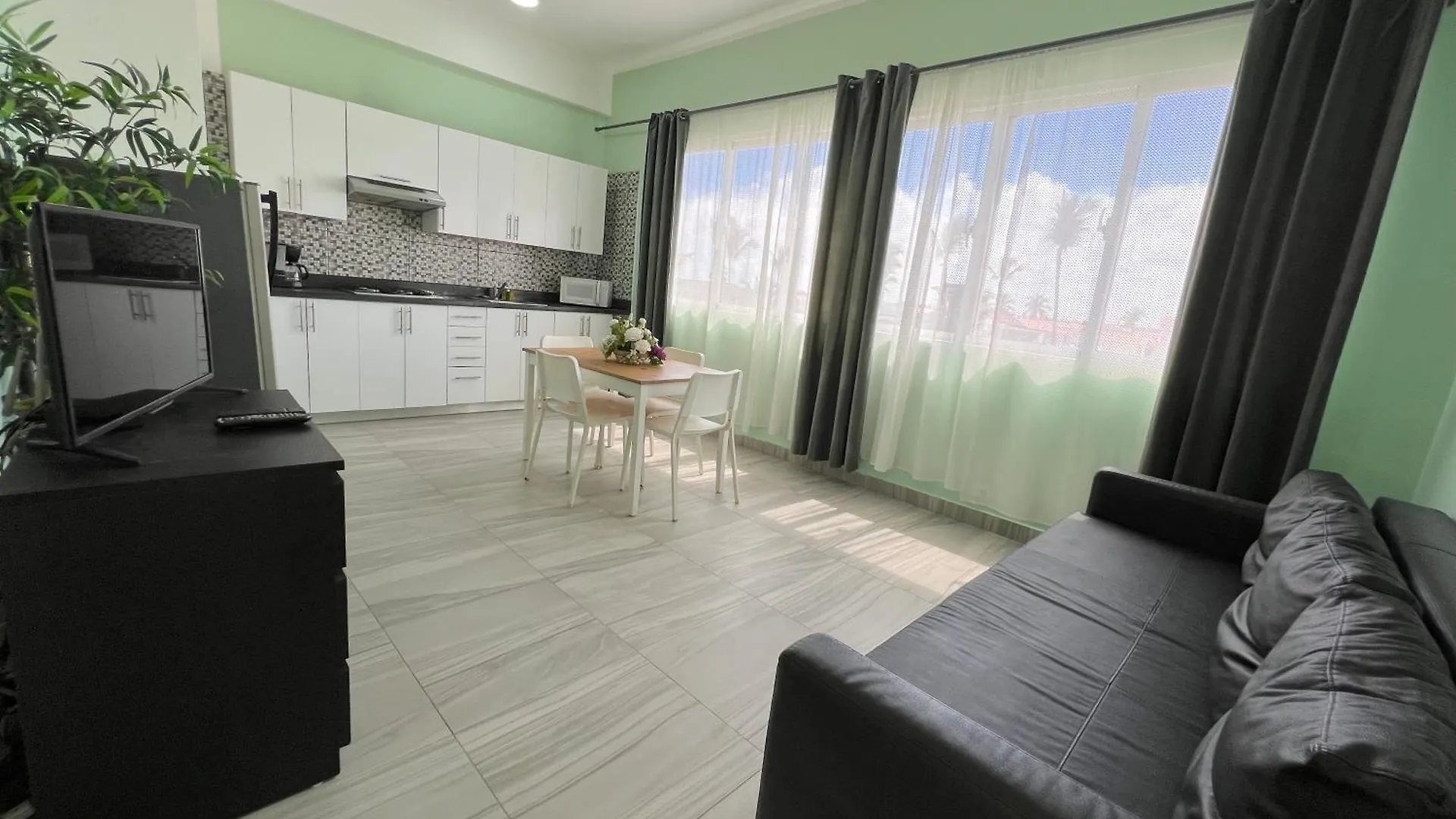 Vacation Suites With Rooftop Pool, Beach Club, Spa, Restaurants - Playa Los Corales Punta Cana
